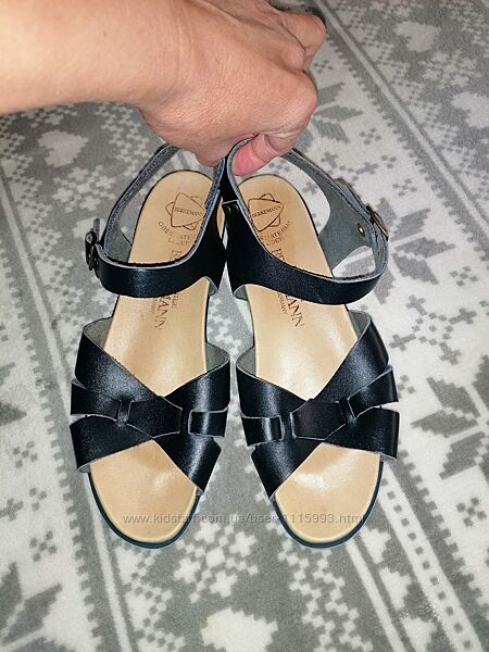 Босоніжки шкіра