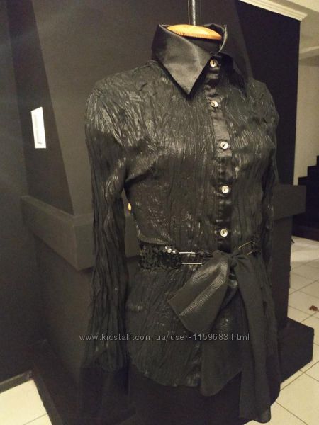Черная нарядная блуза ткань типа жатки п-во Италия