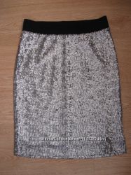 Юбка серебристая из пайеток.