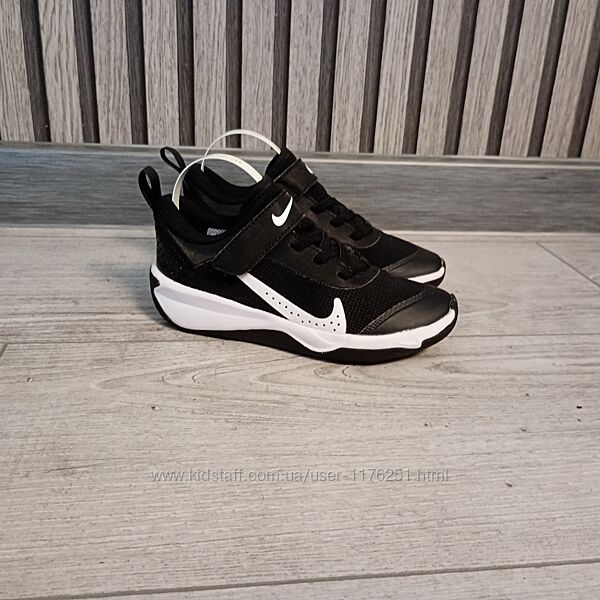 Кросівки Nike Omni Multi-Court  DM9026-002 розмір 28.5