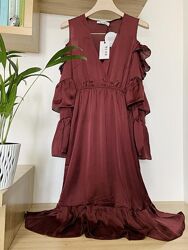 Легкое платье миди с рюшами и открытыми плечами в шоколадном цвете na-kd