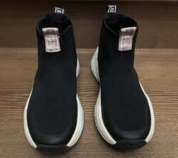 Детские кроссовки Zara 30р 