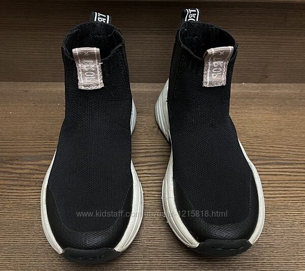 Детские кроссовки Zara 30р