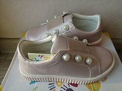 кеды, кроссовки, туфли для девочки от фирмы Beeko.   