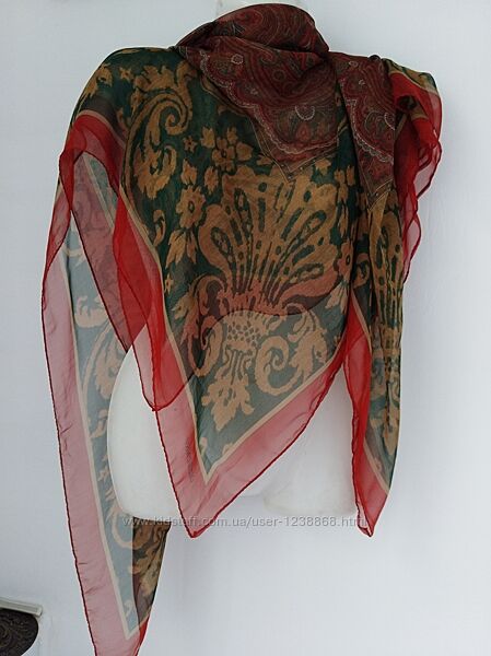 Платок из натурального шелка шифона Valentino.