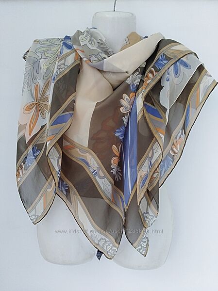 Большой шелковый платок от французского элитного бренда Leonard Paris.