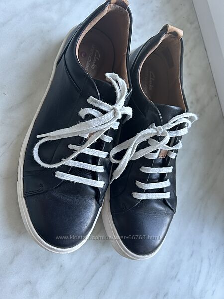 Жіночі шкіряні снікерси Clarks 