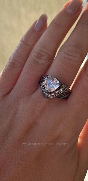 Срібна каблучка з кубічним цирконієм великого розміру