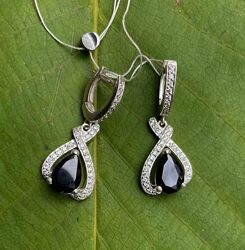 Нові срібні сережки з великим чорним та маленькими білими кубічними цирконі
