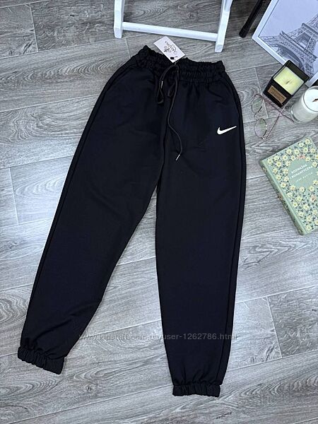 Жіночі джоггери гарної якості 