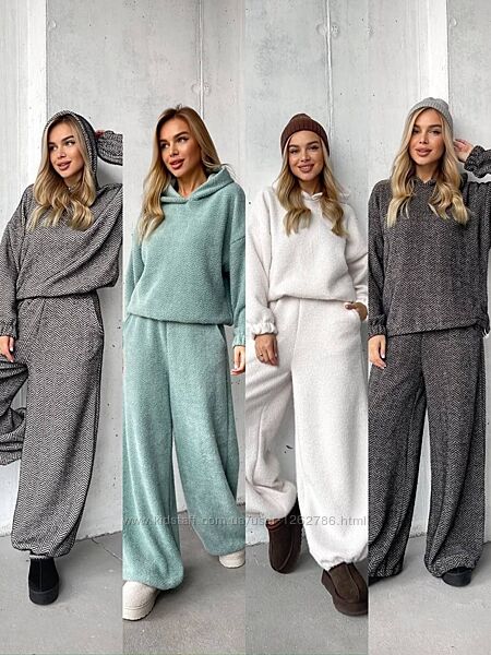 Теплий зручний костюм з капюшоном