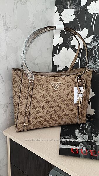 Шопперы Guess новая коллекция 2025 