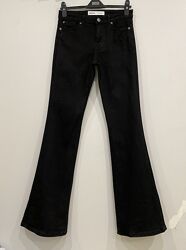 Жіночі джинси -кльош Bershka чорного кольору 