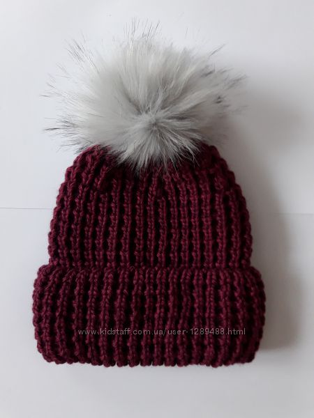 Тренд сезонаМега-теплая, полушерстяная шапка крупной вязки, с помпоном