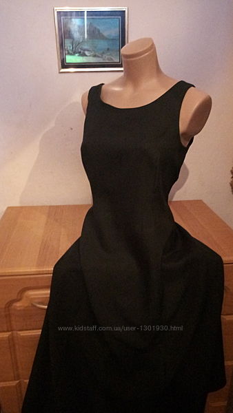 Плаття чорне з ажурною вставкою на спині