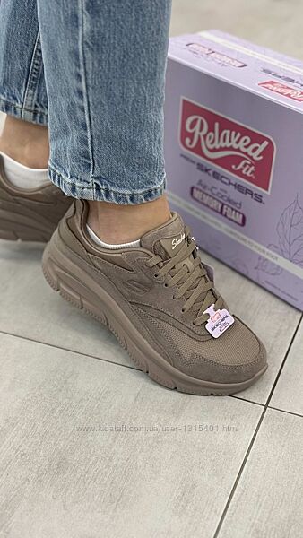 Мега комфортні dark taupe базові кросівки skechers /сша/