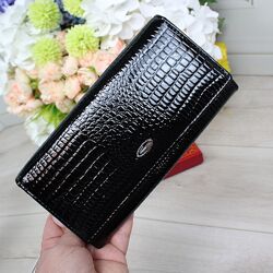 Стильний гаманець із натуральної лакованої шкіри Код К219