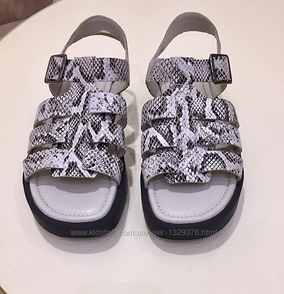 Босоніжка зі шкіри MARKS&SPENCER Leather  Зі свіжих колекцій SIZE 5 