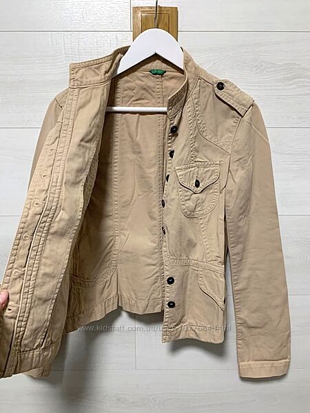 Бежевый пиджак Benetton