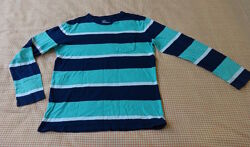 яркая футболка с длинным рукавом