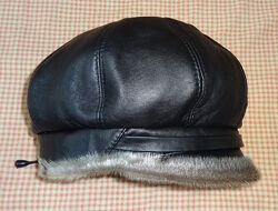 Женская кожаная шляпка с нерпой 