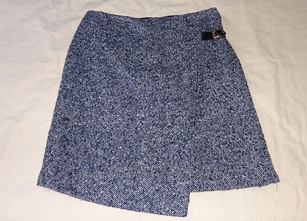 прямая юбка с ассиметричным низом