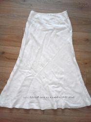 Красивая белая юбка с вышивкой из льна.