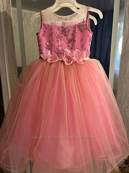 Святкова пишна сукня р.116-122