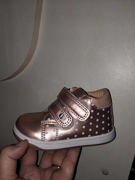 Шикарні черевички-кроси для перших кроків