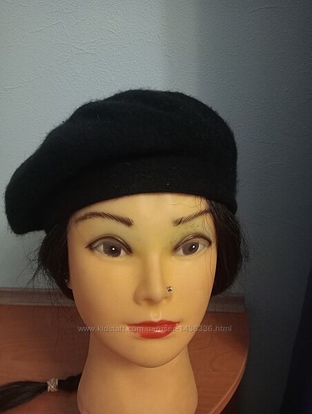 Берет чорний теплий