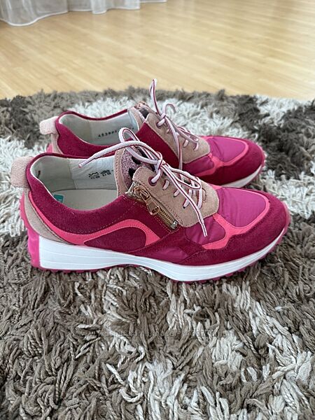 Замшеві кросівки