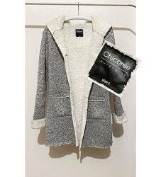 S пальто тепле зимове сіре на білому хутрі пряме з капюшоном вище коліна