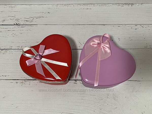 Подарункові жерстяні коробки для маленьких подарунків з мильною трояндою.