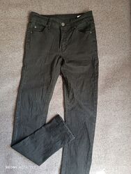 Чорні джинси