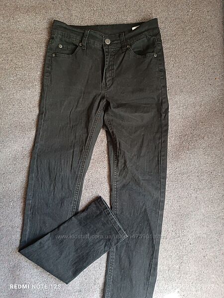 Чорні джинси