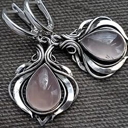 Три вида женских длинних серёжек.