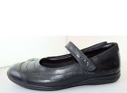 р. 33.5,34, 35 Clarks  кожаные черные туфли  оригинал