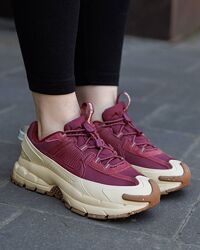 p.37-40  Nike Zoom Vomero Roam Team Red  NK313