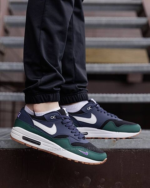 p.40-42  Nike Air Max 1 Gorge Green  NK247