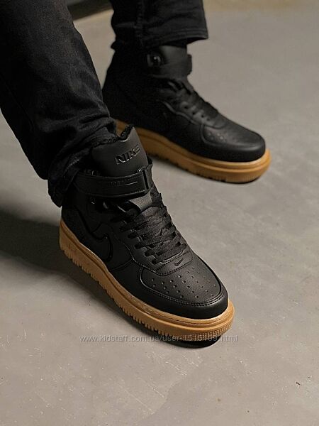 p.40, 41   Nike Air Force 1 GORE-TEX   NK017