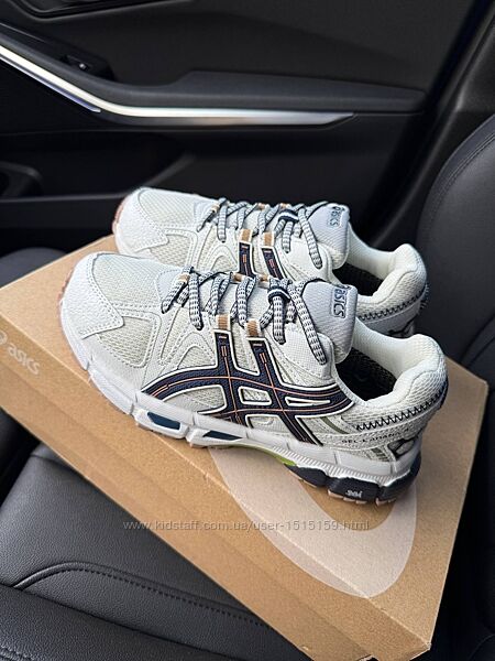 p.37-41  Asics Gel Kahana 8 Beige Blue  AS035