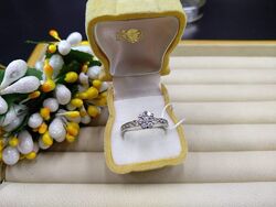 Серебряное кольцо цветок ромашка с фианитом последний размер 18,5 скидка