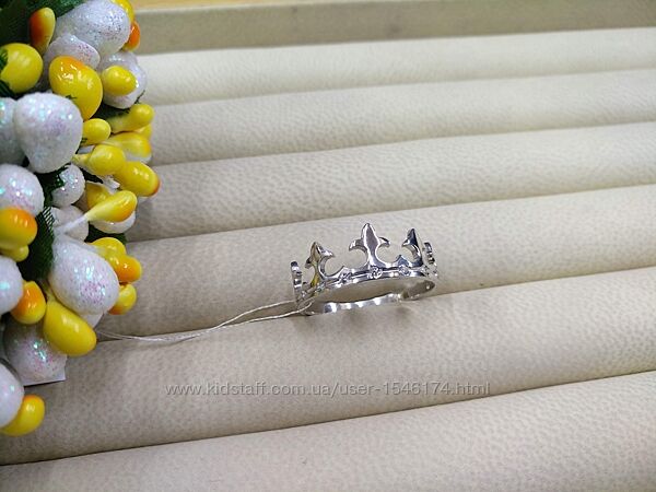 Серебряное кольцо с фианитом корона диадема размер 18.5