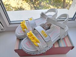 Дитячі білі шкіряні легенькі босоніжки том. м для дівчинки р.33-38 босоножк