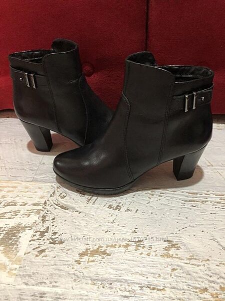 Шкіряні фірмові черевики Tamaris 39р.