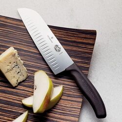 Профессиональный нож Victorinox Santoku 5.2523.17 Швейцария 