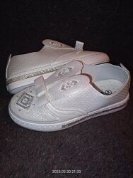 Новинка Білосніжні дитячі мокасіни.