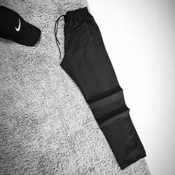 Чоловічі спортивні штани Nike