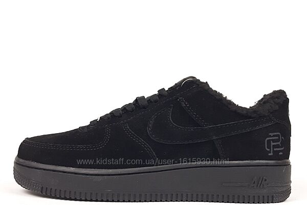 Зимові чоловічі кросівки Nike Air Force 1 (41-46) Арт 4322 Виробник В´єтнам Верх Замш Всередині Хутро Підошва Гума Розміри 41й(26см), 42й(26,5см), 43й(27,5см), 44й(28см), 45й(28,5см), 46й(29см)