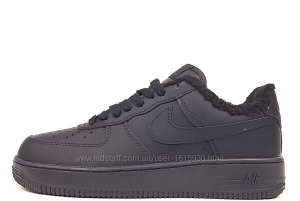 Зимові чоловічі кросівки Nike Air Force 1 (41-46) Арт 4323 Виробник В´єтнам Верх Шкіра Всередині Хутро Підошва Гума Розміри 41й(26см), 42й(26,5см), 43й(27,5см), 44й(28см), 45й(28,5см), 46й(29см)